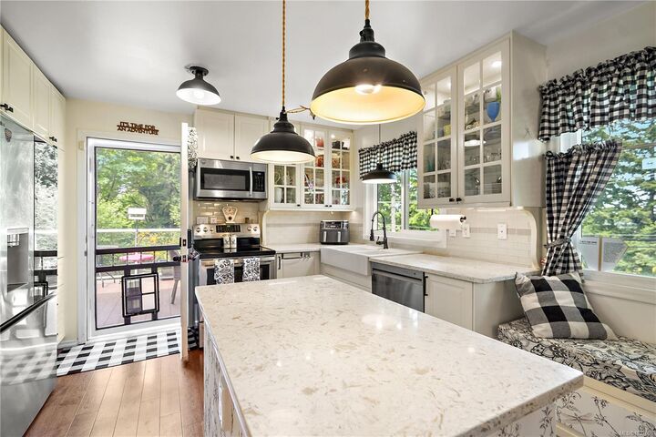Property Photo:  6864 East Saanich Rd  BC V8Z 5Y9 