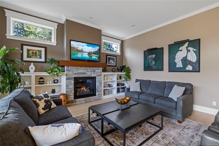 Property Photo: 651 Eaglecrest Dr BC V9K 1E4