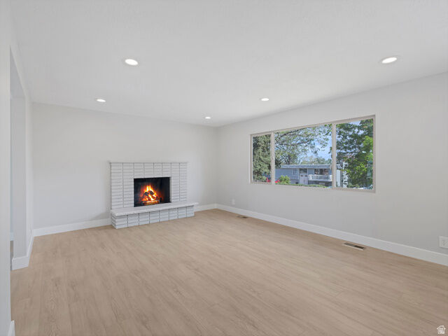 Property Photo:  1384 E Sudbury Ave  UT 84093 