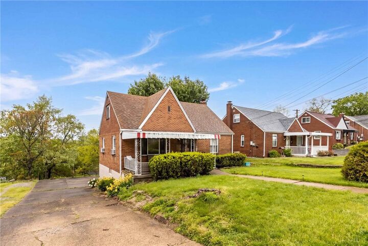 Property Photo:  3680 Oakleaf  PA 15227 
