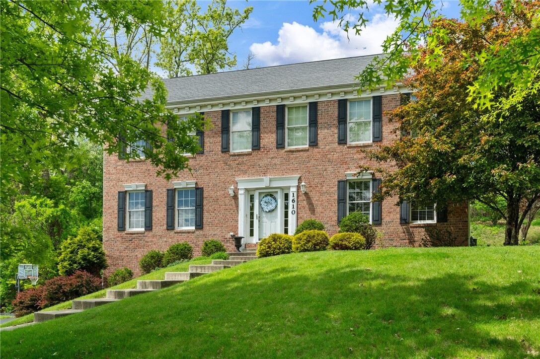 Property Photo:  1610 Heritage Dr  PA 15237 