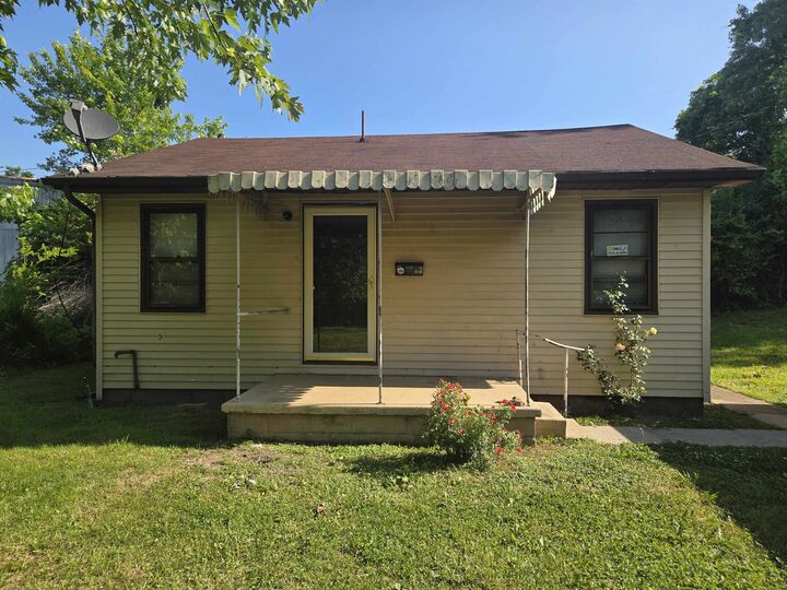 Property Photo:  110 Southview Court  KY 41143 