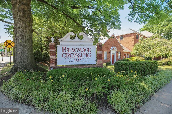 Property Photo:  1702 W Abingdon Drive 201  VA 22314 