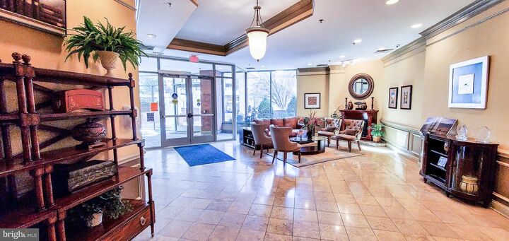 Property Photo:  1001 N Vermont Street 811  VA 22201 