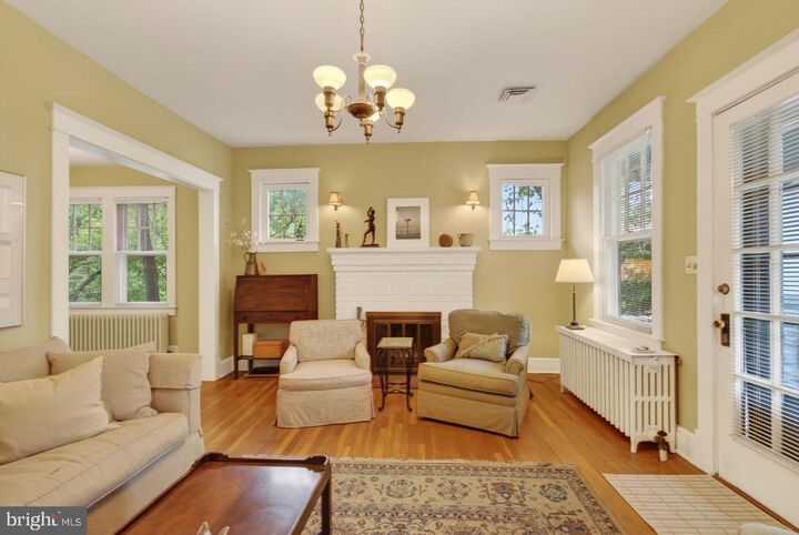 Property Photo:  526 N Ivy Street  VA 22201 