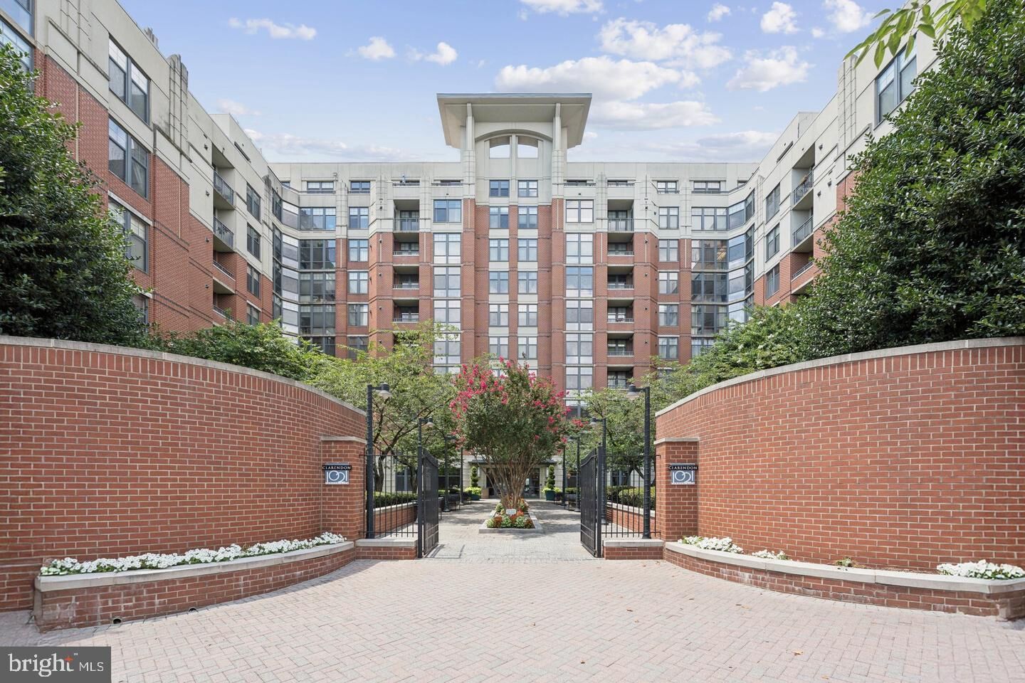 Property Photo:  1021 Garfield Street N 247  VA 22201 