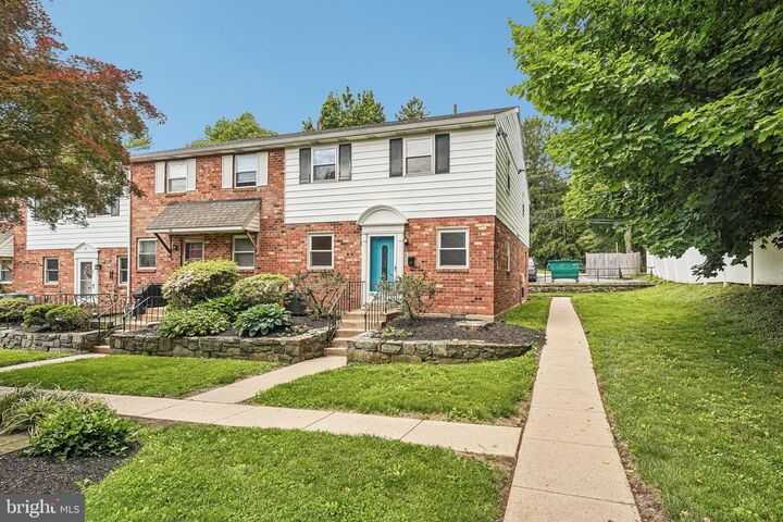 Property Photo:  605 W Market Street 35  PA 19382 