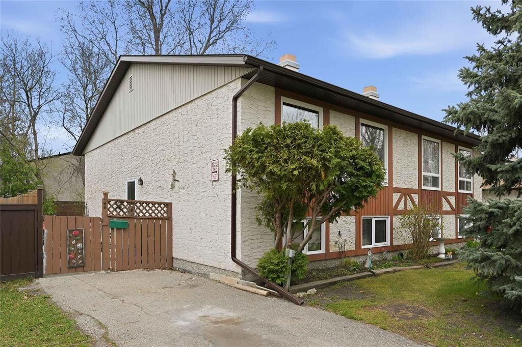 Property Photo: 68 Bret Bay MB R2G 2C4