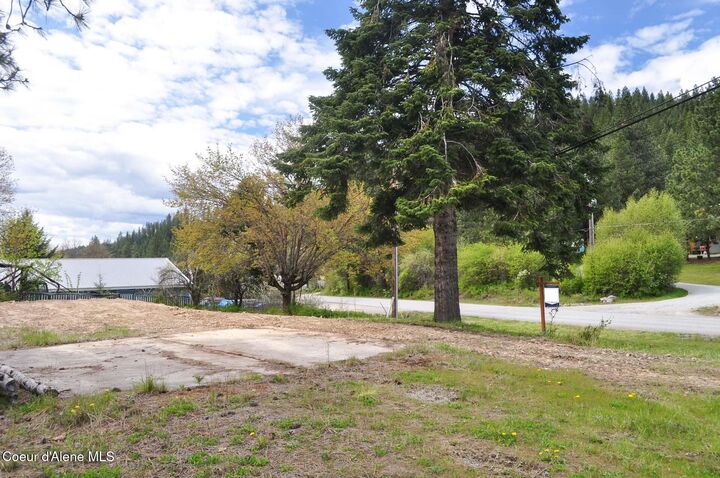 Property Photo:  41476 Riverview Dr  ID 83839 