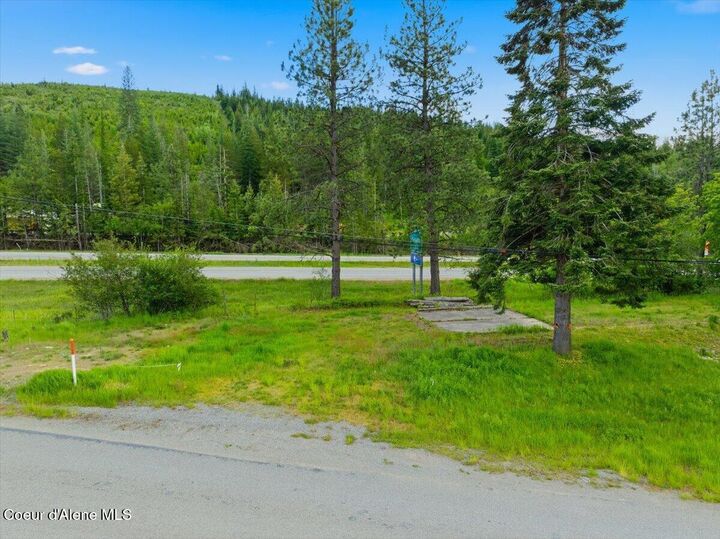Property Photo:  41476 Riverview Dr  ID 83839 