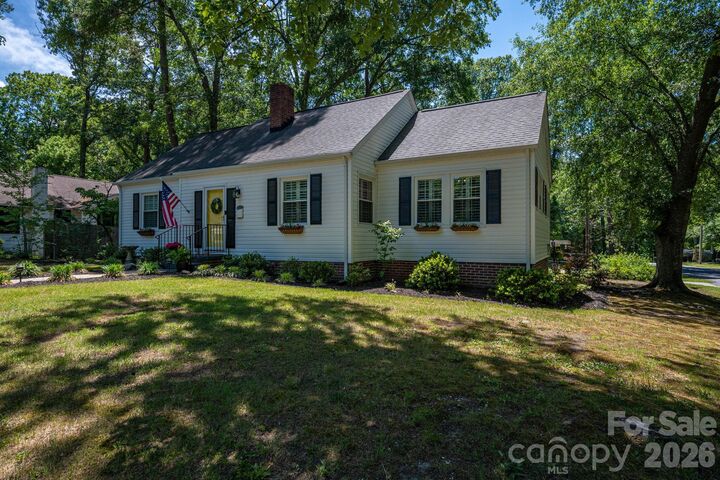 Property Photo:  823 N Laurel Street  NC 28092 