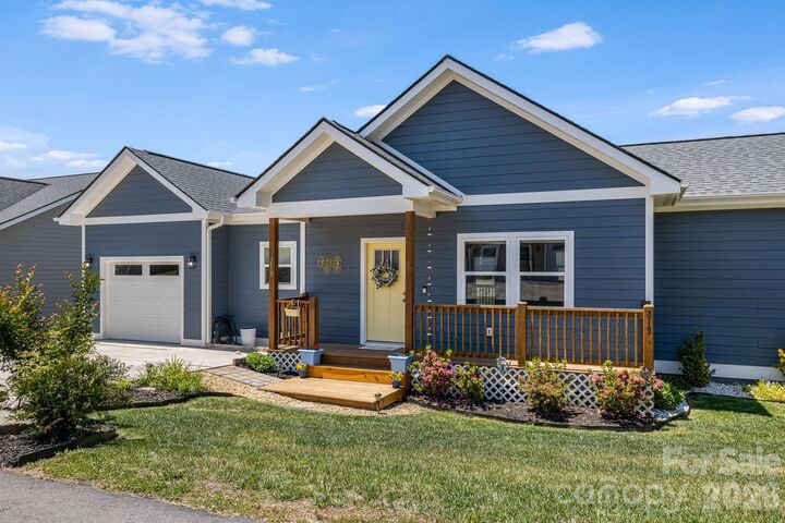 Property Photo: 215 Oak Meadow Lane NC 28804