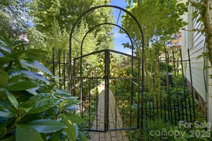 Property Photo: 2608 Saintfield Place NC 28270