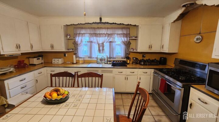 Property Photo:  1610 West Seventh Street  NJ 08854 