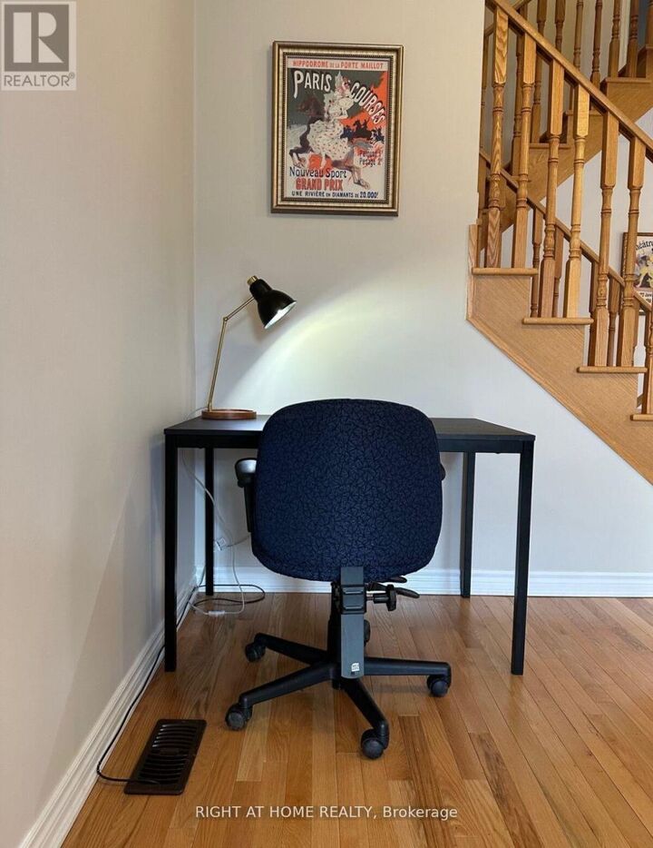 Property Photo:  8777 Dufferin Street 23  ON L4J 8W3 