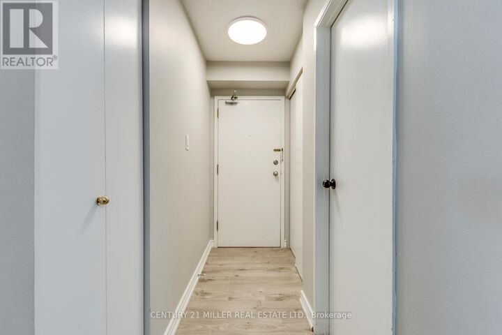 Property Photo:  1450 Glen Abbey Gate 823  ON L6M 2V7 