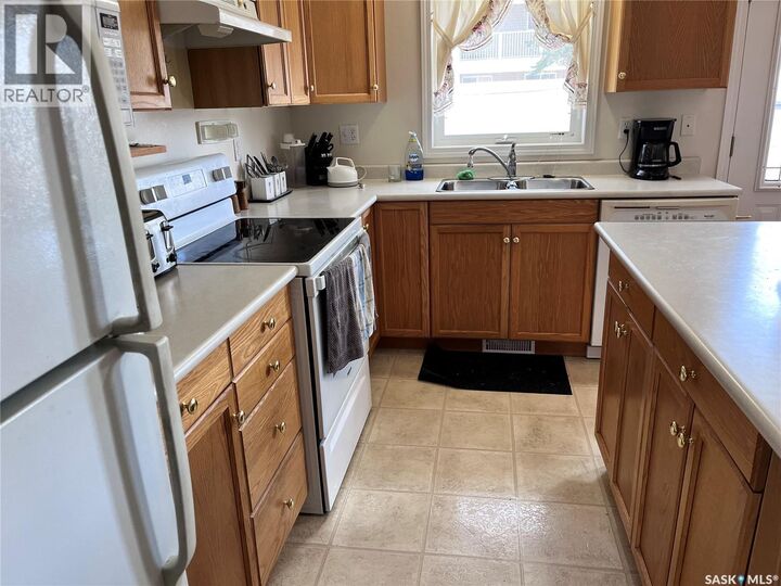 Property Photo:  3 119 McKendry Avenue W  SK S0E 1A0 