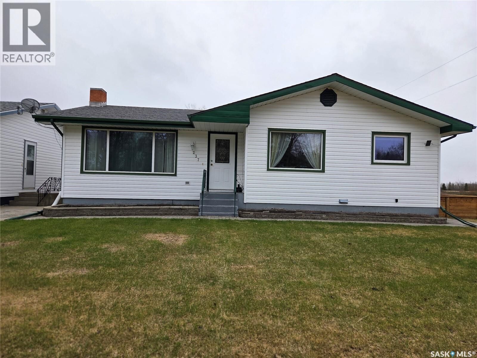 Property Photo:  237 3rd Street NW  SK S0A 4J0 