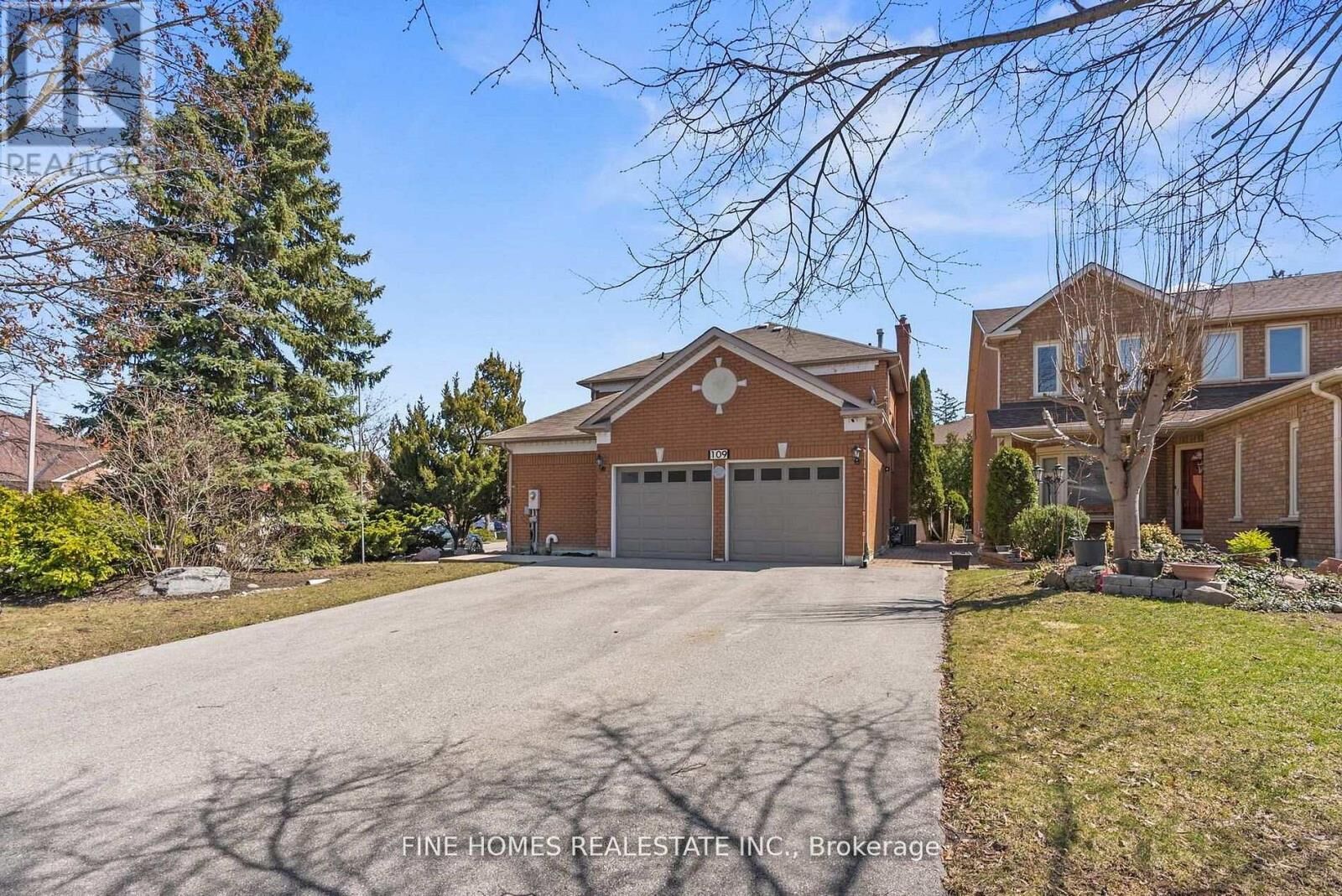Property Photo:  109 Angelina Avenue  ON L4L 8N9 