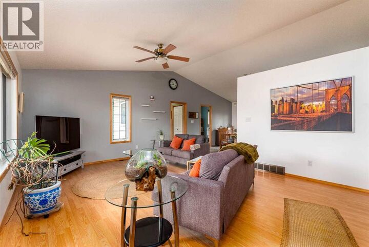 Property Photo:  212 2 Avenue East  SK S0M 1M0 