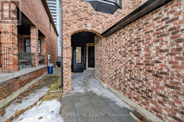 Property Photo:  45 Chilmar Crescent  ON L4J 6Y5 