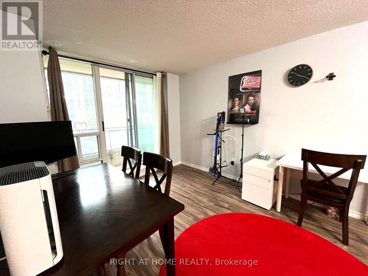 Property Photo:  3 Pemberton Avenue 401  ON M2M 4M1 