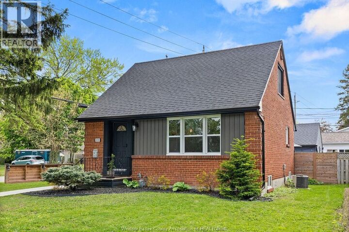 Property Photo: 1091 Villaire Avenue ON N8S 2J7