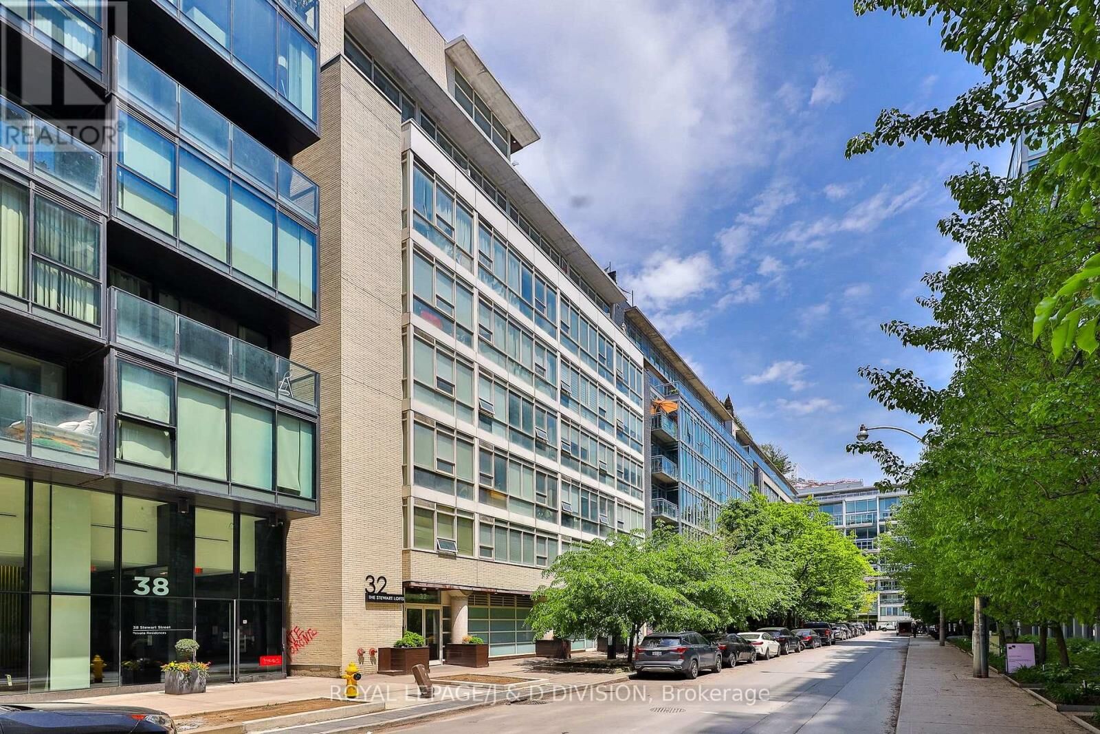 Property Photo: 32 Stewart Street 705 ON M5V 3T2