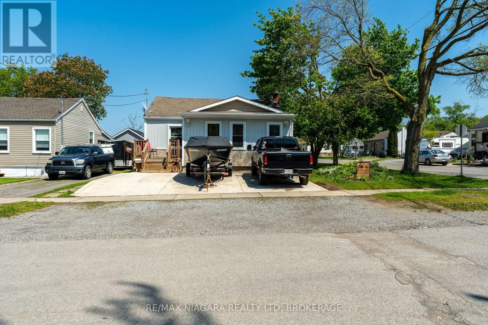 Property Photo:  18 1/2 Willow Street  ON L2T 1N4 