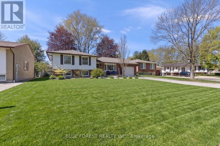 Property Photo:  16 Dell Drive  ON N7G 3N5 