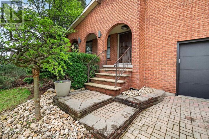 Property Photo:  51 President Drive  ON L8G 4H2 