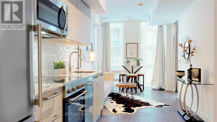 Property Photo: 28 Wellesley Street East 706 ON M4Y 0C4