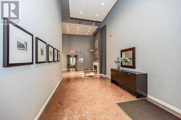 Property Photo:  66 Bay Street South 401  ON L8P 4Z6 