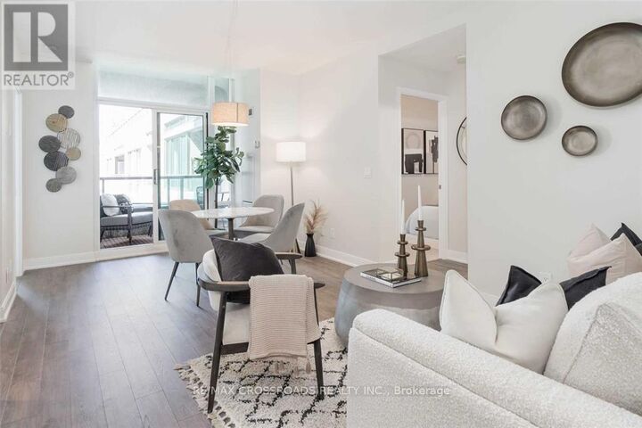 Property Photo: 88 Broadway Avenue 814 ON M4P 0A5