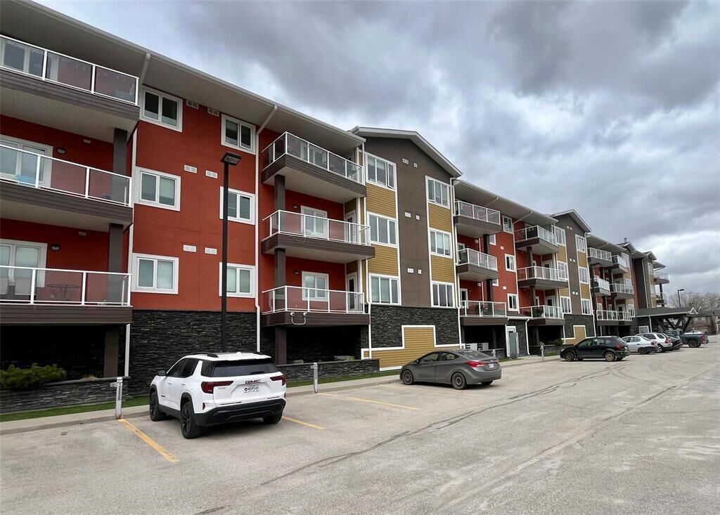 Property Photo:  902 Headmaster Row  MB R2G 4K6 