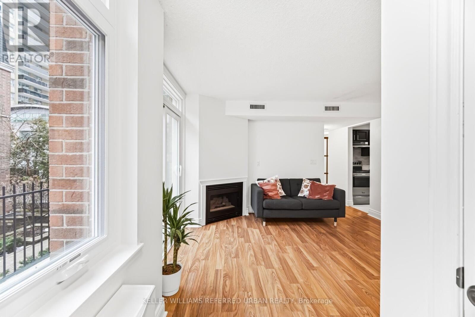 Property Photo: 83 Lillian Street 25 ON M4S 2H7