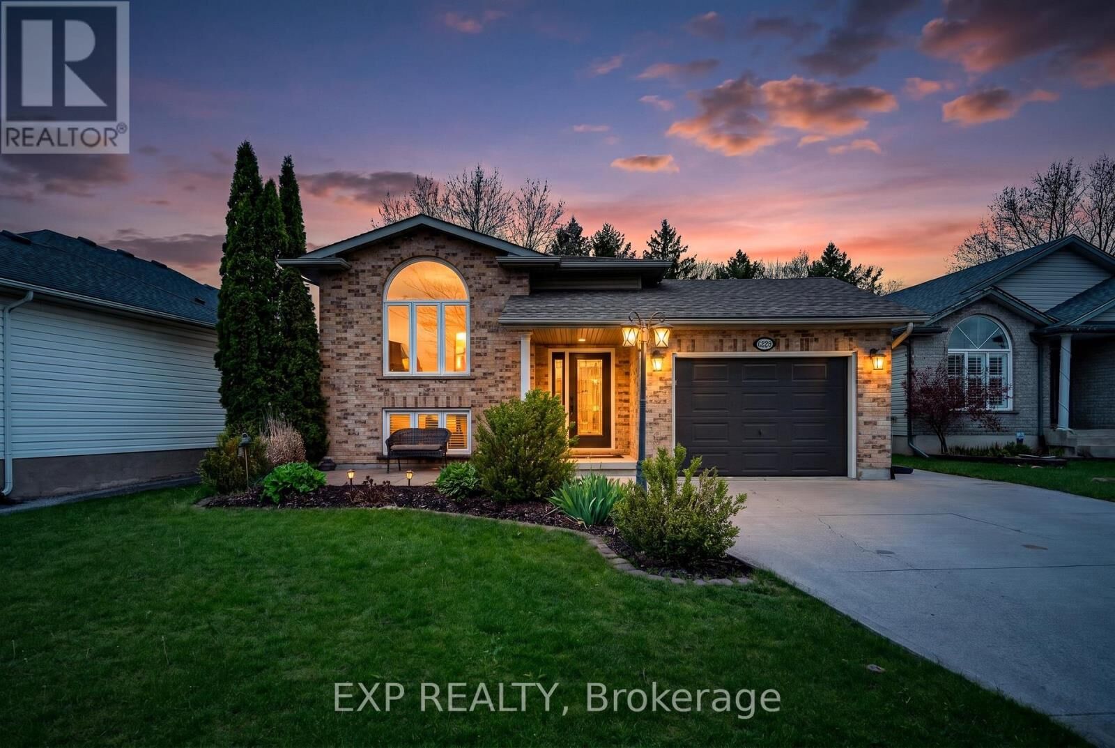 Property Photo:  7789 Ascot Circle  ON L2H 3H1 