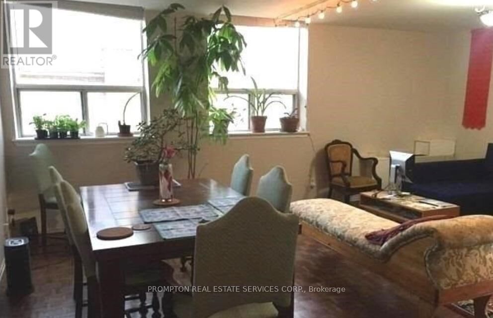 Property Photo: 150 Beverley Street 2F ON M5T 1Y5