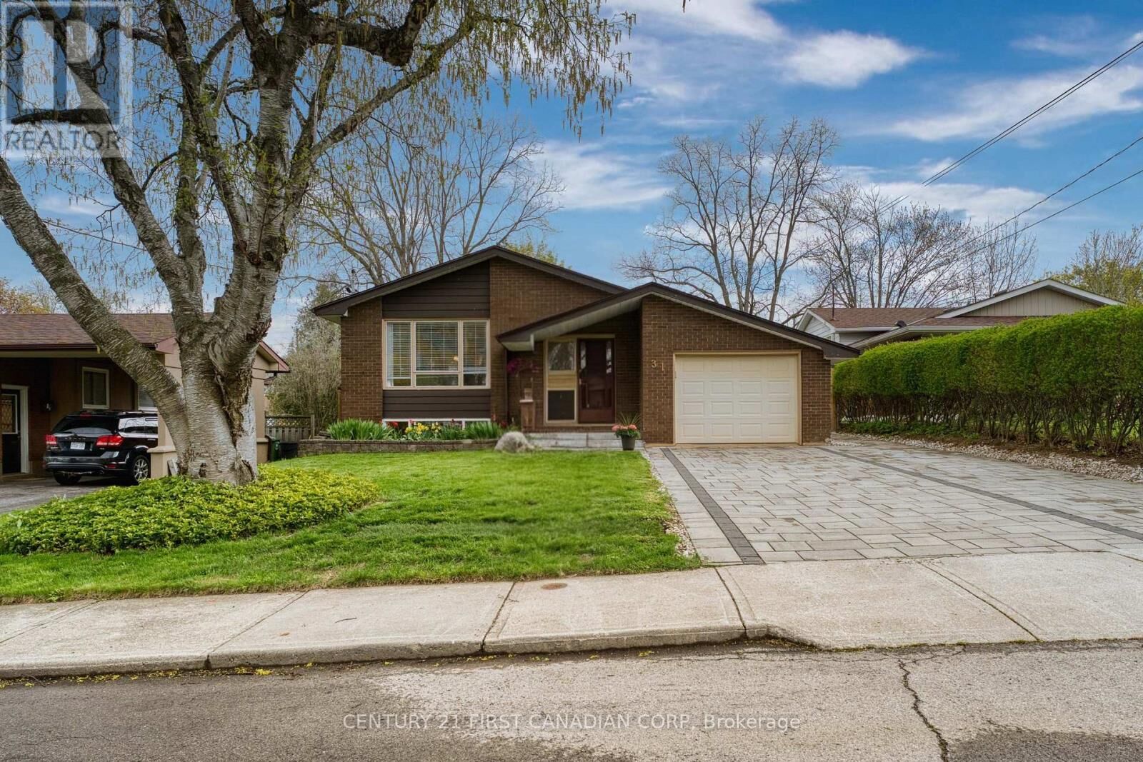 Property Photo: 31 Brenlyn Court ON L9C 4N8