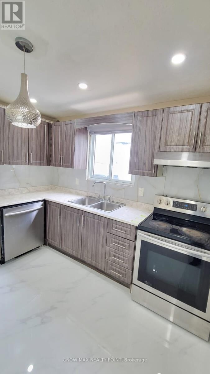 Property Photo: 36 Bramhall Circle ON L6V 2G4