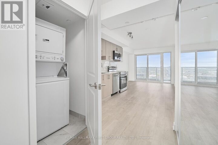 Property Photo:  1010 Sandy Beach Road 1904  ON L1W 0C7 