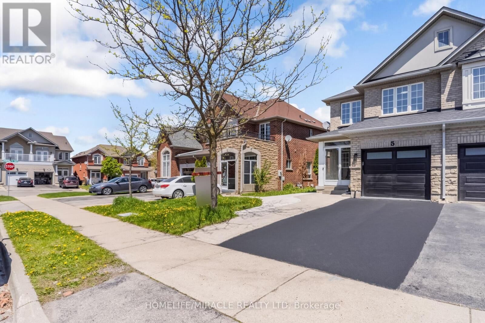 Property Photo:  5 Cherryplum Way  ON L6S 6J8 