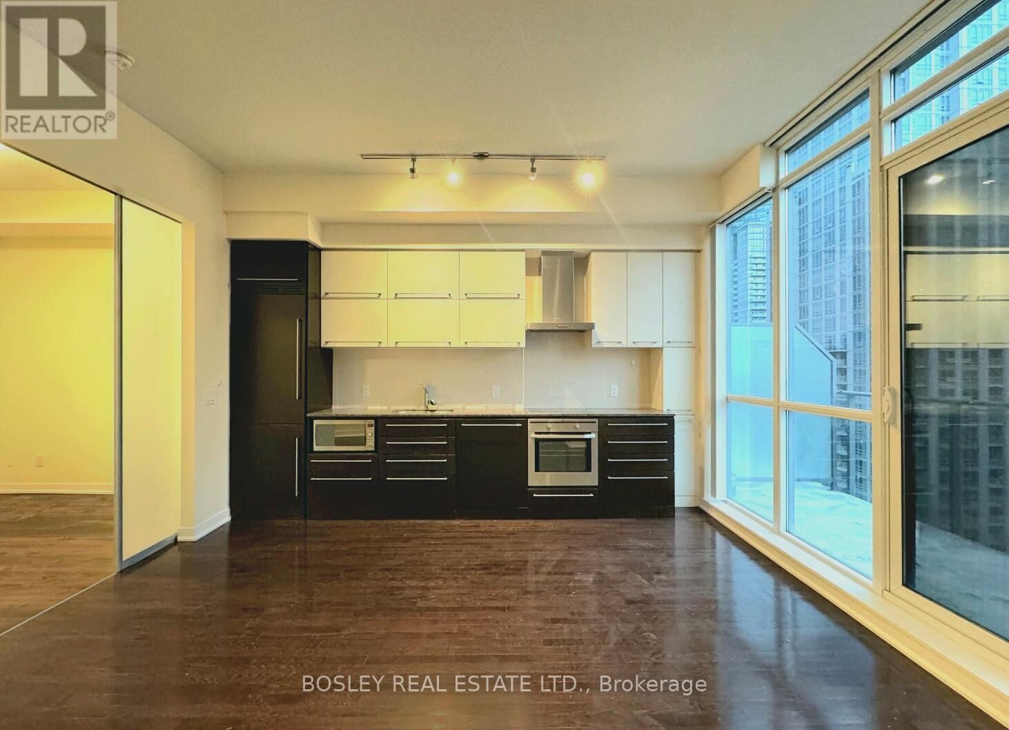 Property Photo: 770 Bay Street 2708 ON M5G 0A6
