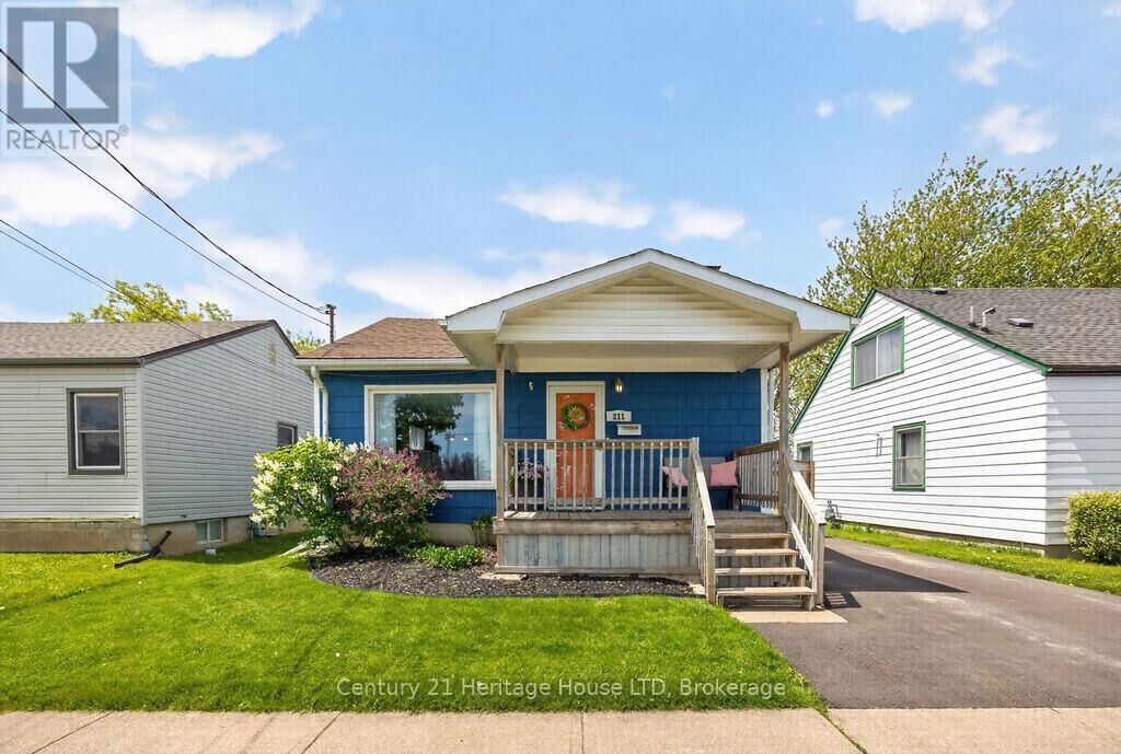 Property Photo:  211 Grantham Avenue  ON L2M 4Z1 