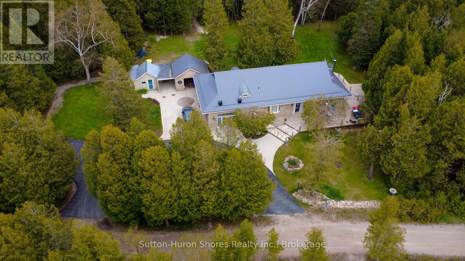 Property Photo: 484 Sunset Drive ON N0H 2C5