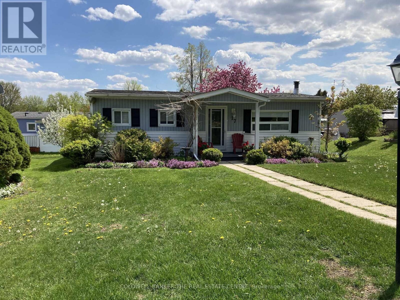 Property Photo: 17 Trefoil Drive ON L9S 1P8