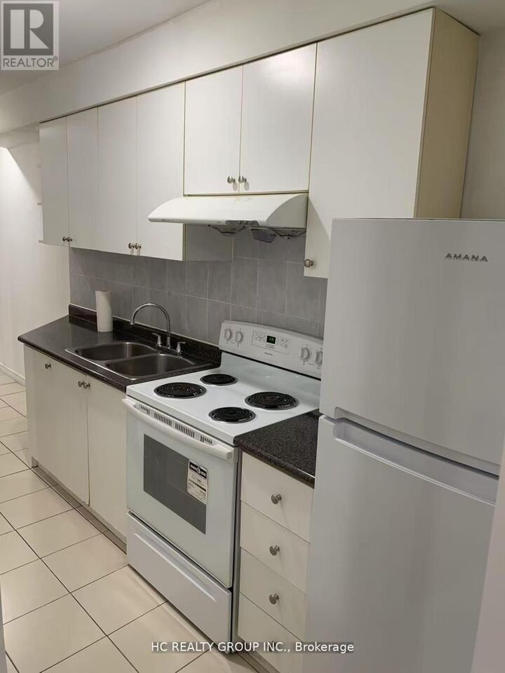 Property Photo:  562 Bathurst Street  ON M5S 2P9 