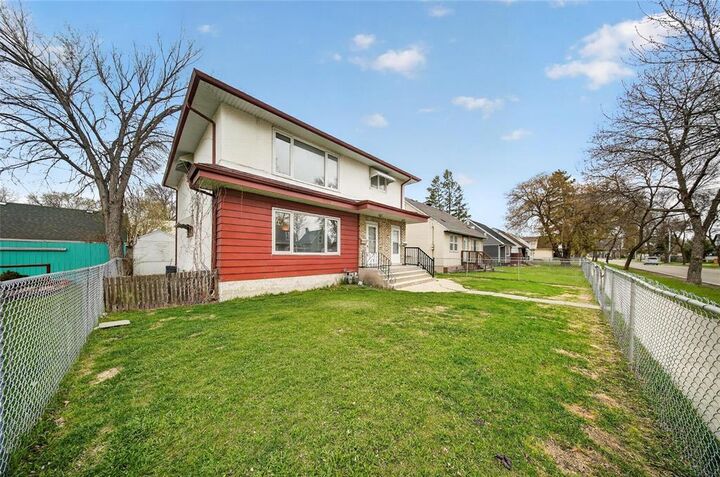 Property Photo:  715 Talbot Avenue  MB R2L 0S2 