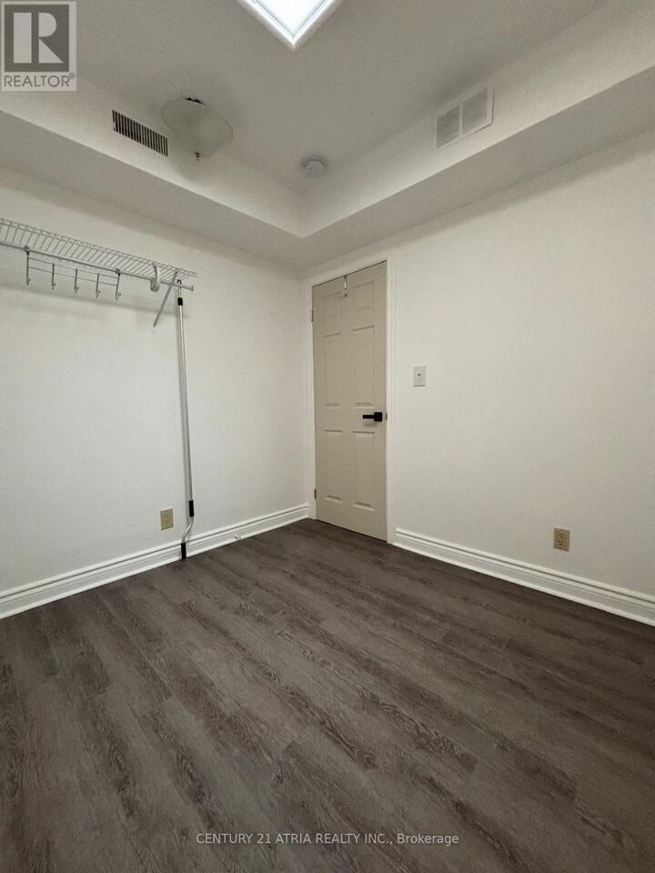 Property Photo:  2828 Danforth Avenue Apt 2  ON M4C 1M1 