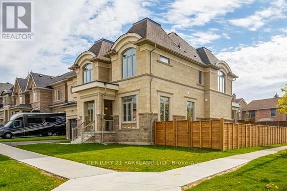 Property Photo: 6 Dennis Reed Court ON L4G 4A5